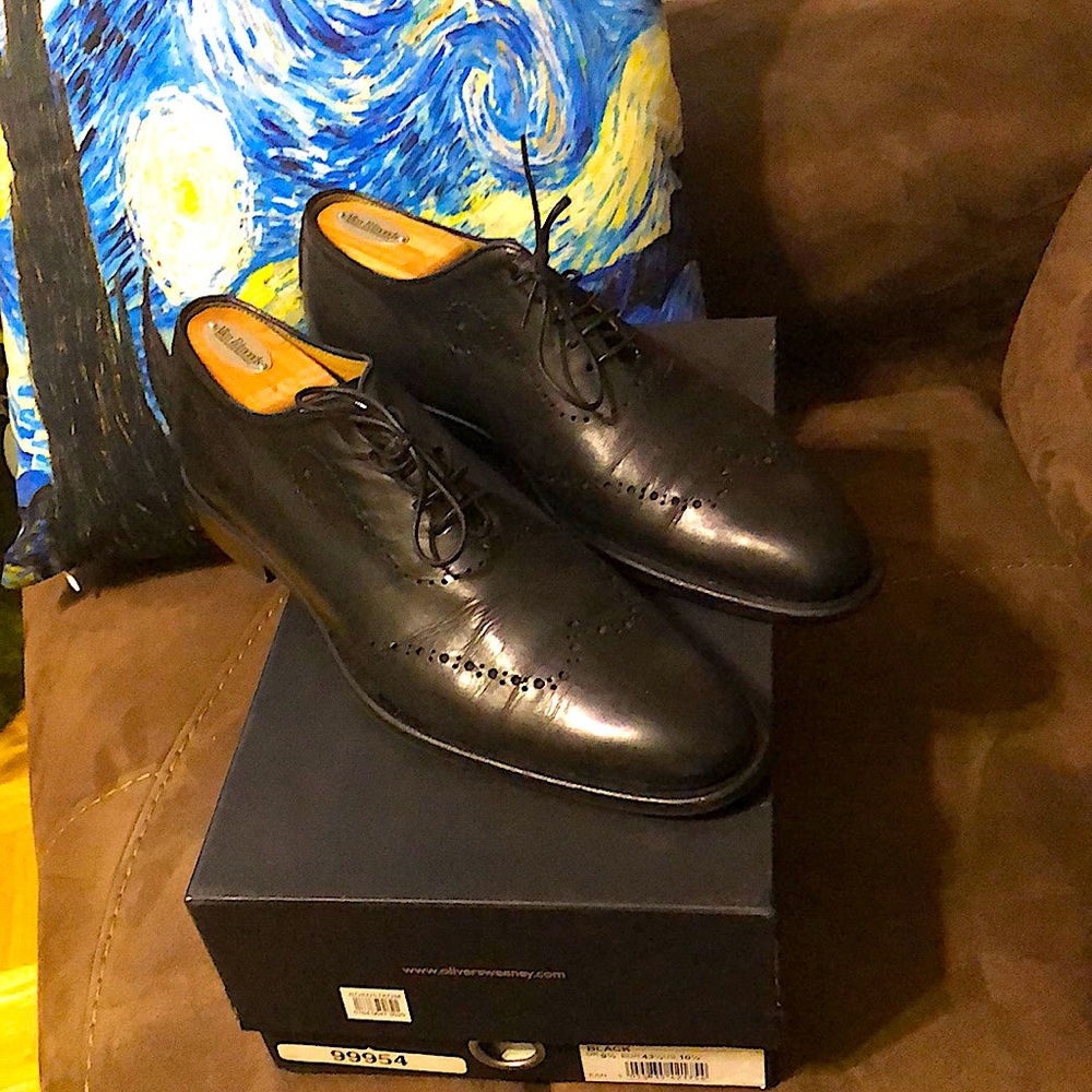 Almost new Oliver Sweeney one piece exquisite leather dress shoes !!!